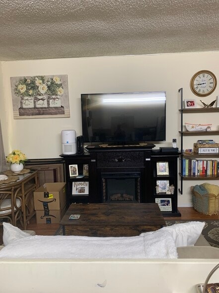 Building Photo - 1061 SE Monterey Rd