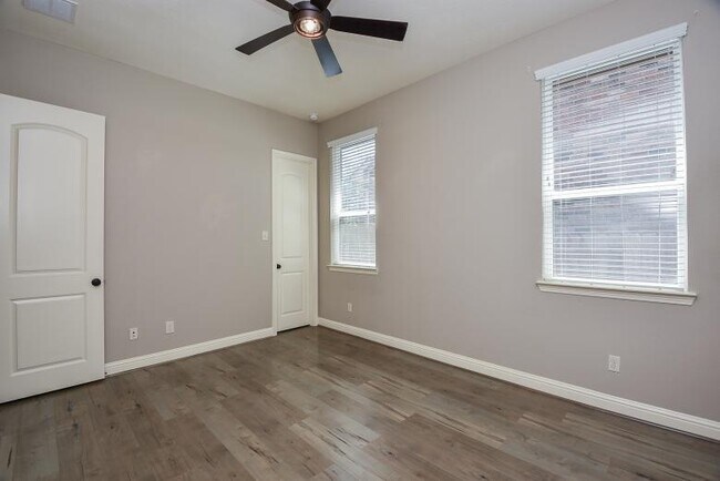 Building Photo - 6615 Rising Hills Ln
