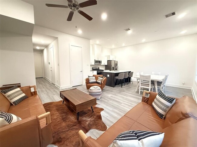 Building Photo - 9644 Habitat St