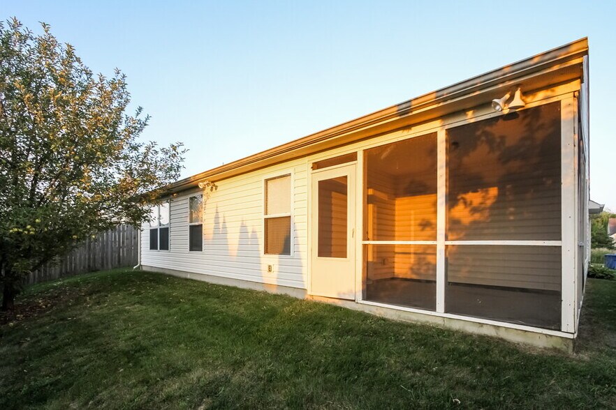 Building Photo - 19187 Fox Chase Dr