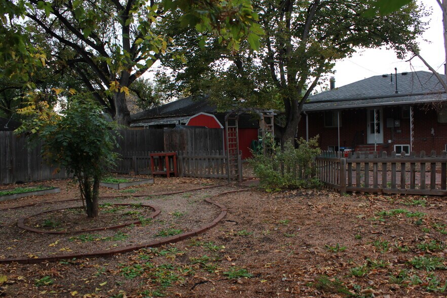 Building Photo - 1210 Vance St