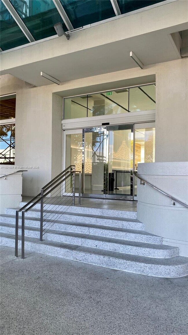 Building Photo - 650 West Ave