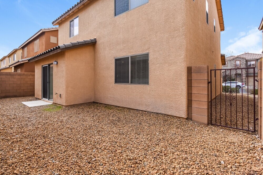 Building Photo - 10974 Florence Hills St