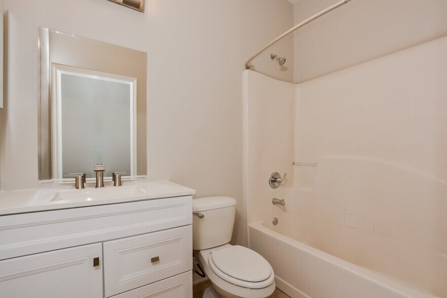 Building Photo - 5471 Silver Thistle Ln