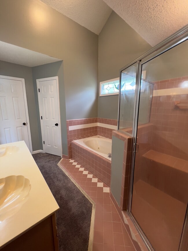Building Photo - 6495 Saddleback Cir