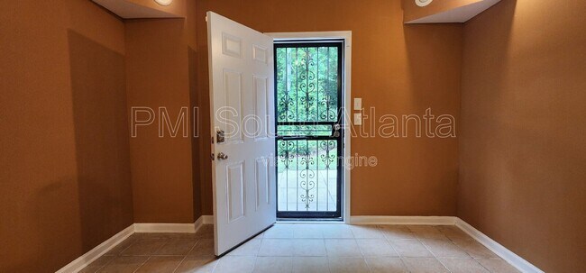Building Photo - 4284 Cedar Lake Cove