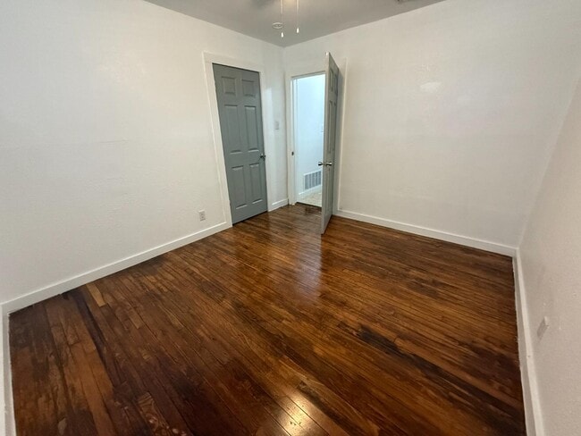 Building Photo - 1910 Escalon Ave