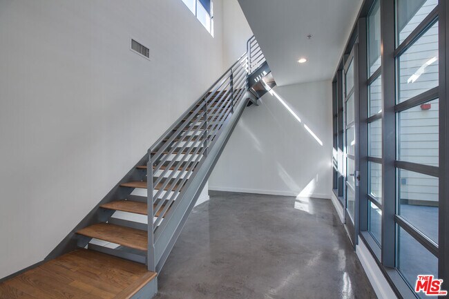 Building Photo - 1358 4th St