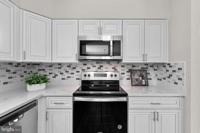 Building Photo - 6100 Hellen Lee Dr