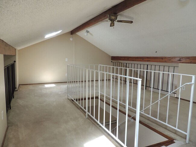 Building Photo - 636 Horizon Dr