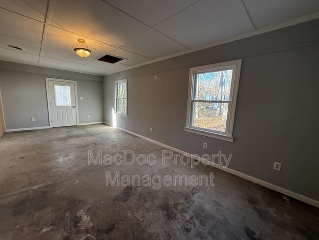 Building Photo - 727 Chalklevel Rd