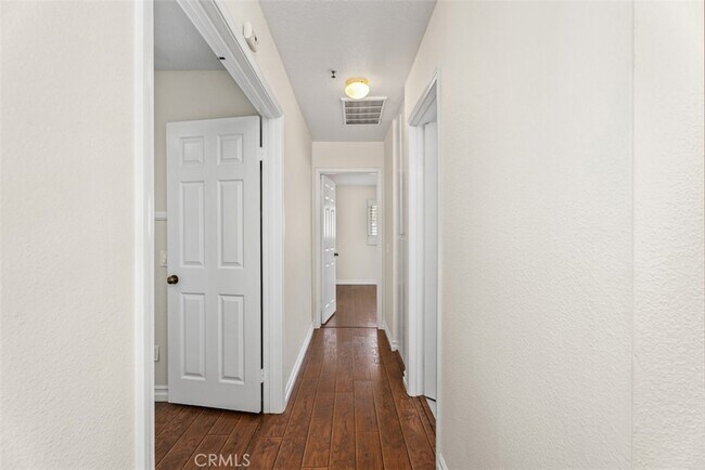 Building Photo - 5847 E Rocking Horse Way