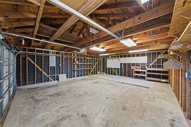 Building Photo - 17422 Memorial Blossom Dr