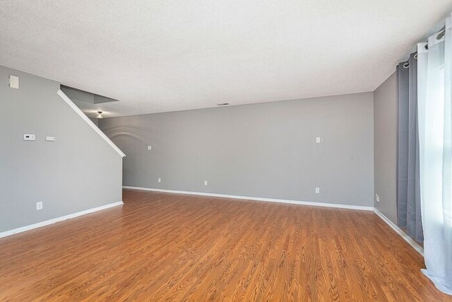 Building Photo - Great 3 Bedroom, 2 1/2 Bath Home in Cameron Meadows Subdivision!