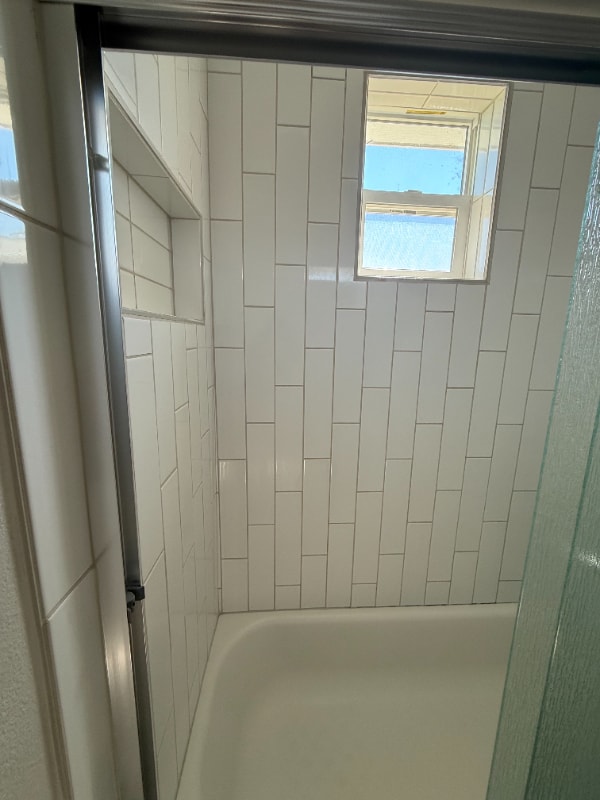 Building Photo - 3013 W Lakeside Dr