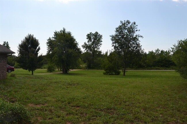 Building Photo - 16904 Meadow Lake Cir