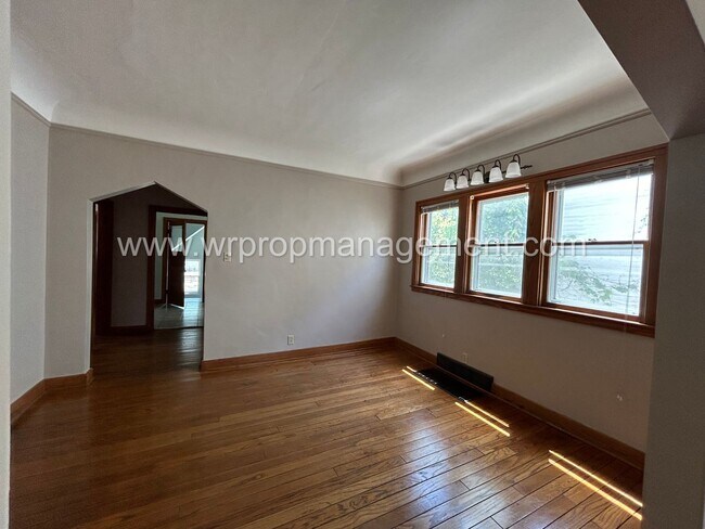 Building Photo - 4124 Vermaas Ave