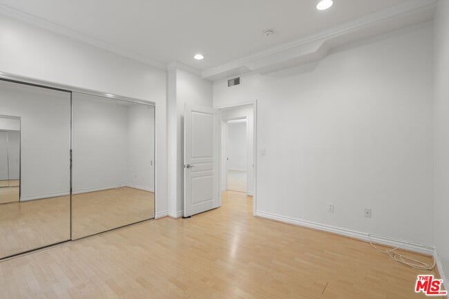 Building Photo - 10633 Eastborne Ave