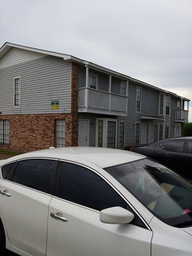 Building Photo - 120 Oak Ridge Ave