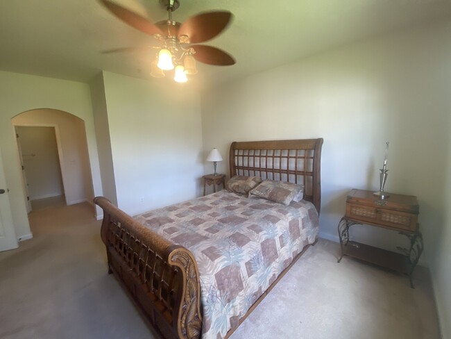 Building Photo - FOR RENT:  3 Bedroom 2 Bathroom Condo w/at...