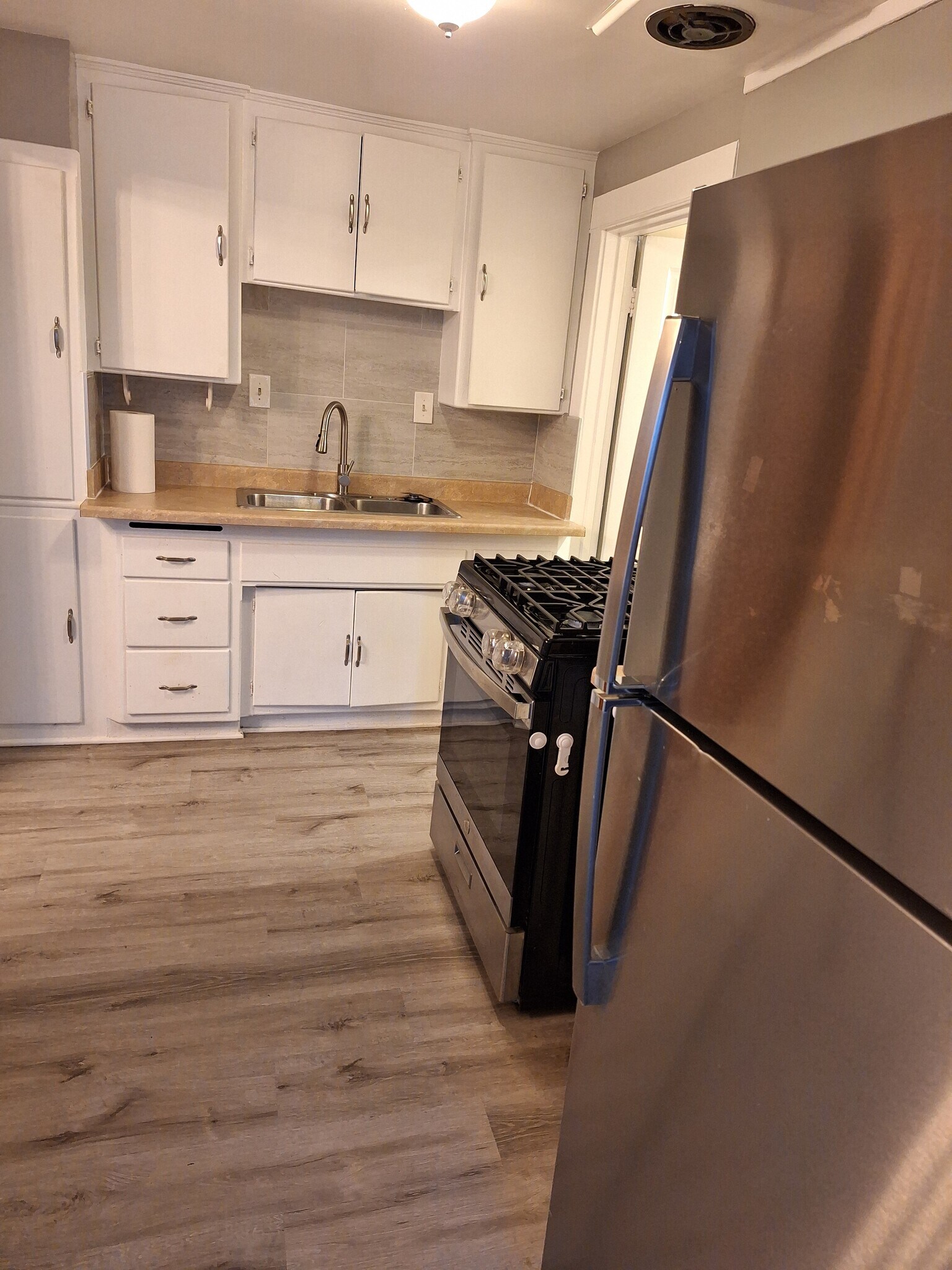 Kitchen - 820 Beryl St
