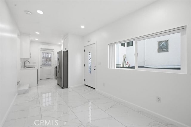 Building Photo - 220 39th St