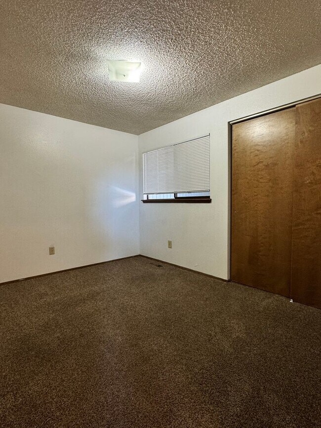 Building Photo - W801