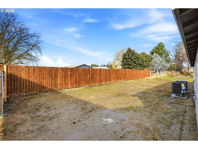 Building Photo - 610 N Earl St