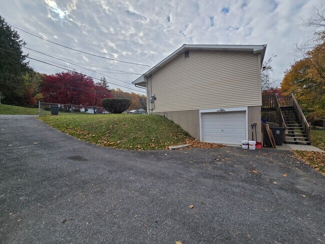 Building Photo - 1237 E Emmaus Ave