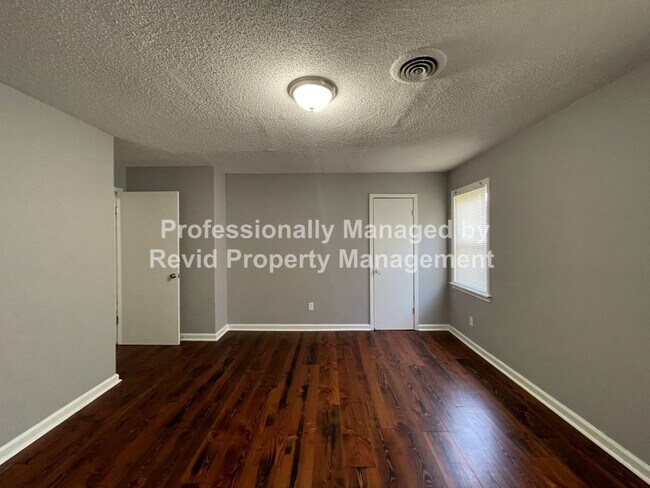 Building Photo - Charming Home for Rent in Memphis!!