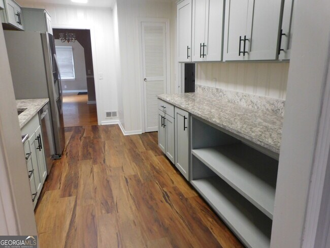 Building Photo - 893 Andrews Dr NW