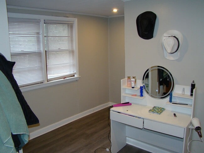 Building Photo - 13 Back River Rd