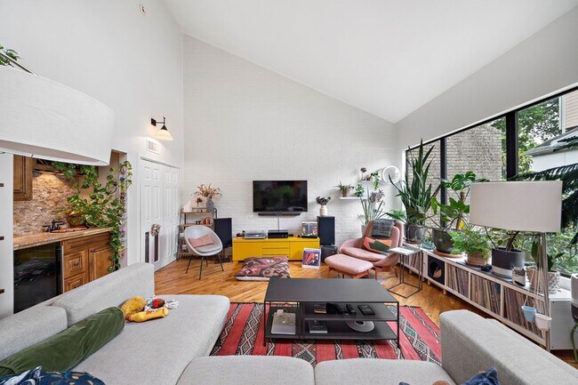 Building Photo - 3018 Baldwin St