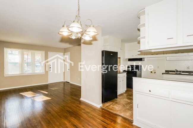 Building Photo - 2136 Pamela Dr