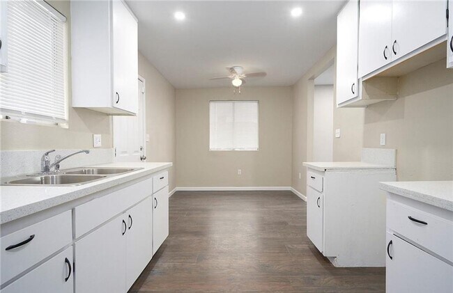 Building Photo - AVAILABLE NOW! LOVELY Remodeled 2 Bedroom ...
