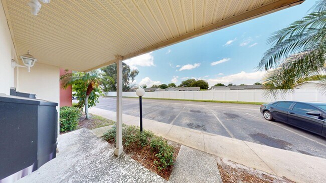 Building Photo - 2Bed/1.5Bath TOWNHOUSE IN WINTER PARK!!   ...