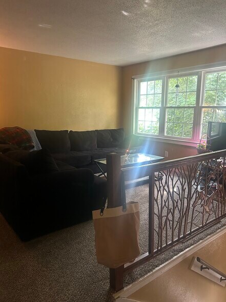 Building Photo - 730 Meadow Springs Ct