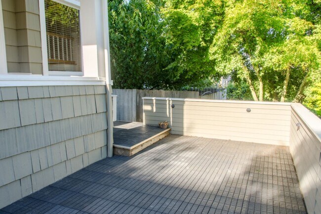 Building Photo - 4Bd/2.75Ba Seattle House