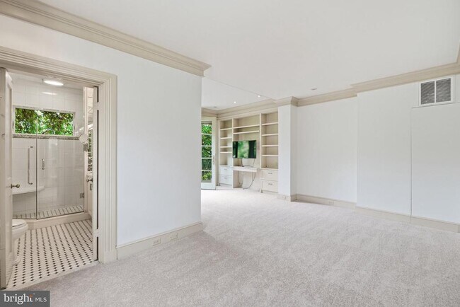 Building Photo - 1241 33rd St NW