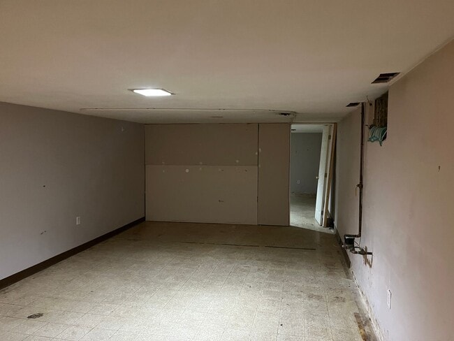 Building Photo - 2006 White St