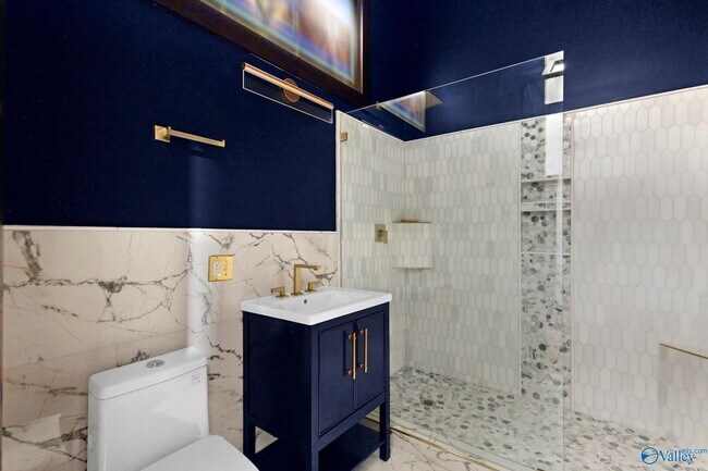 Building Photo - 719 Bank St NW