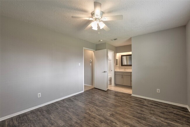 Building Photo - 14119 Bella Dr