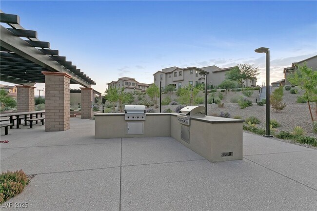 Building Photo - 41 Lomita Heights Dr