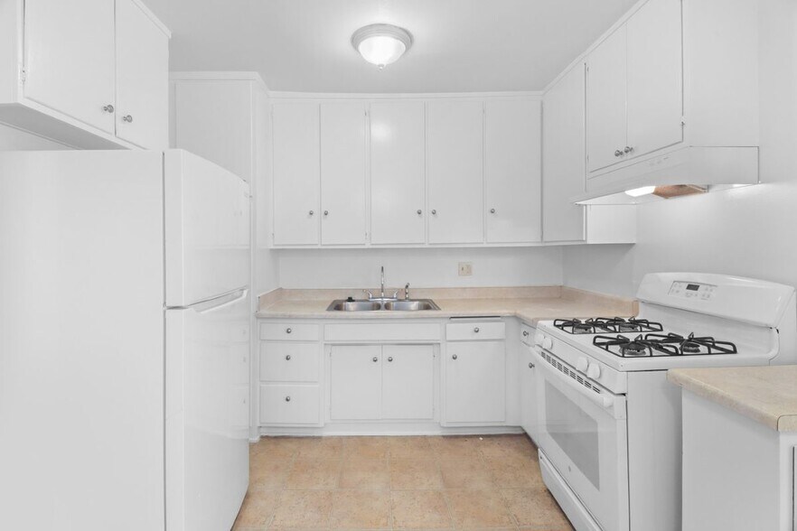 Building Photo - 11660 Chenault St