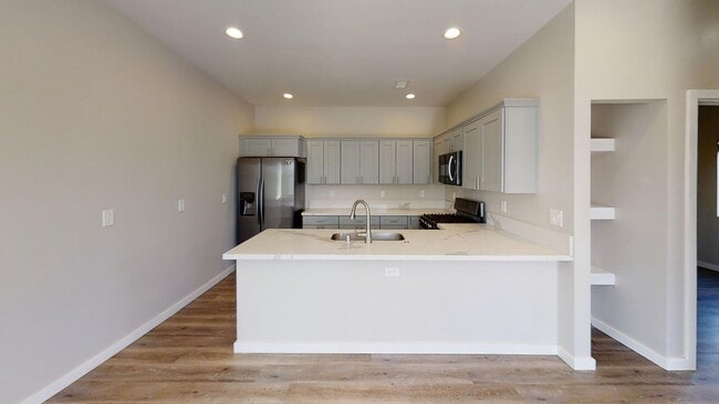 Building Photo - 5327 E Falls View Dr
