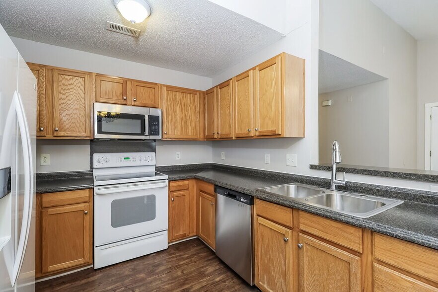 Building Photo - 15123 De Havilland Dr