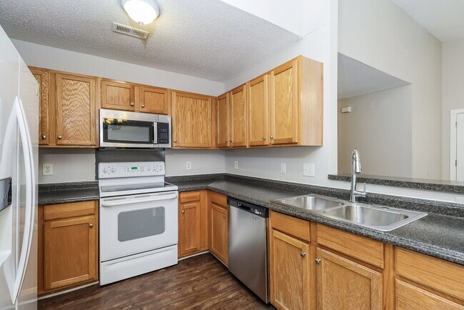 Building Photo - 15123 De Havilland Dr