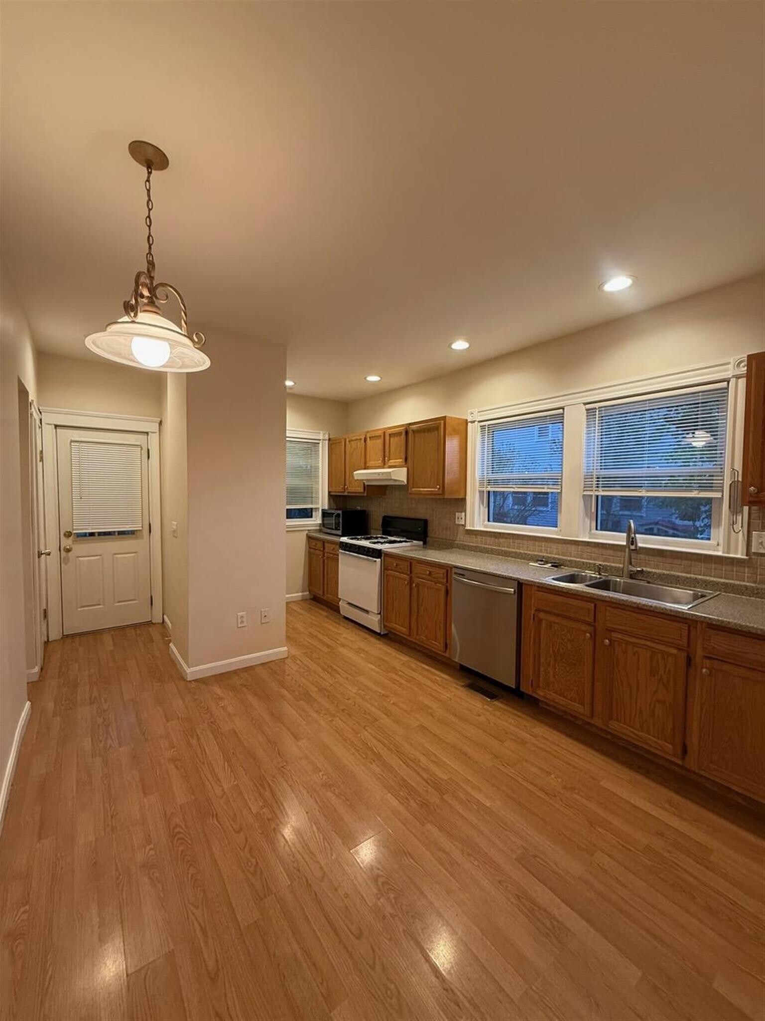 Building Photo - 110 W Quincy St