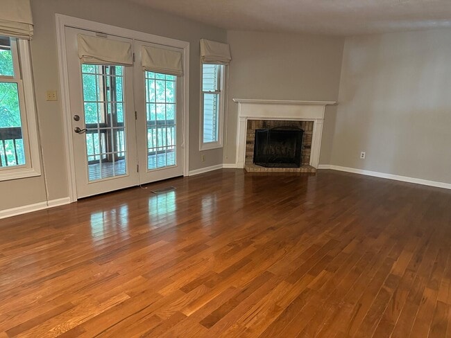 Building Photo - 3505 Lakeside Ct
