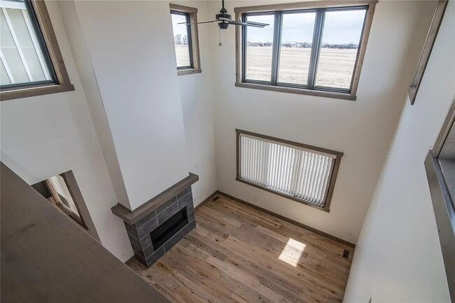 Building Photo - Beautiful 3 bedroom Townhome